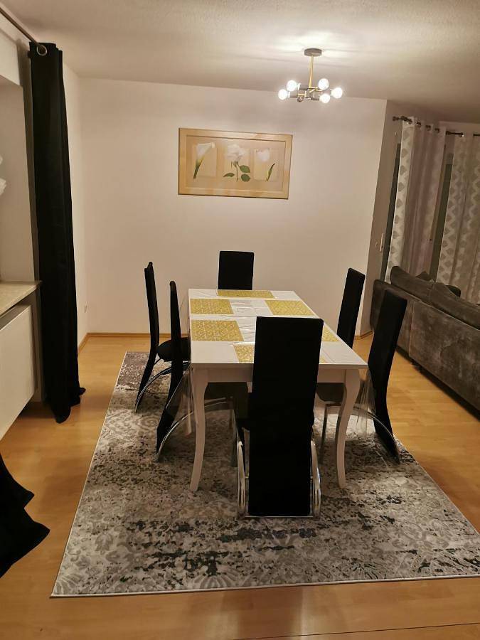 Gîte pour 8 personnes, avec Balcon ainsi que Terrasse et Jardin à Burgau