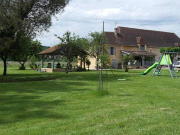 Gîte pour 6 personnes, avec jardin et terrasse à Limeuil