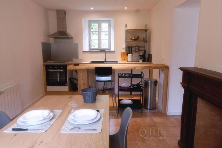 Location de vacances pour 3 personnes, avec vue ainsi que jardin et terrasse à Commana - 3