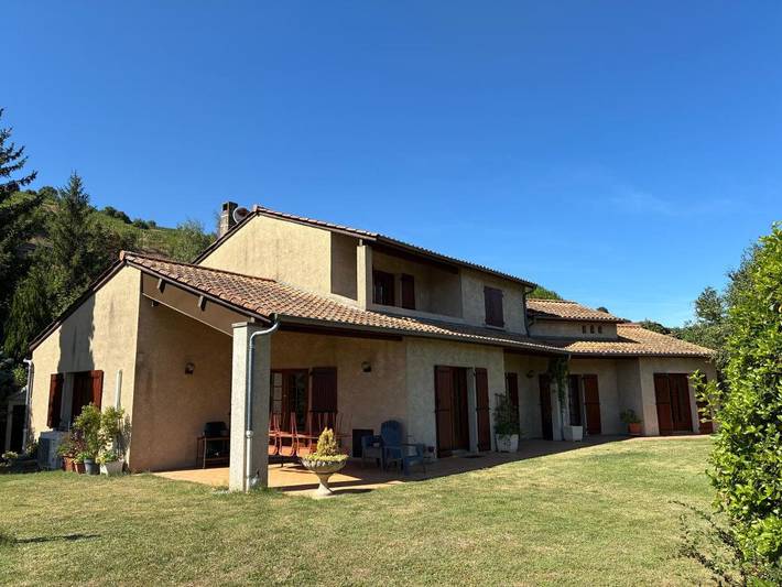 Location de vacances pour 8 personnes, avec Balcon et Terrasse ainsi que Jardin et Vue à Saint-Désirat