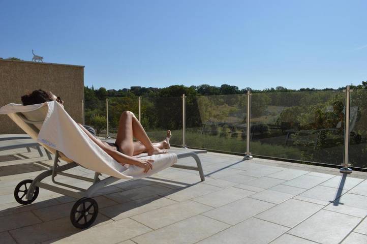 Gîte pour 4 personnes, avec jardin et sauna ainsi que piscine et jacuzzi à Saint-Privat-de-Champclos - 2