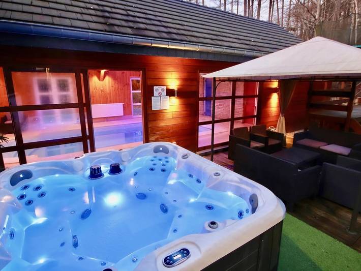 Location de vacances pour 24 personnes, avec sauna ainsi que terrasse et piscine à Stoumont - 3