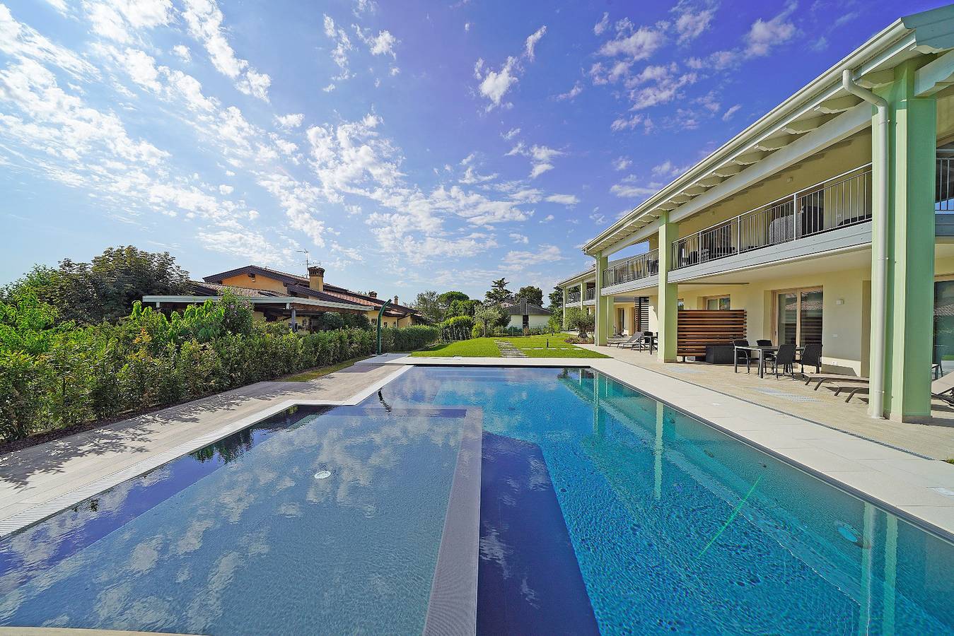 Gardaliva - Red duplex 2 by Garda Fewo in Manerba del Garda, Gardasee-Berge