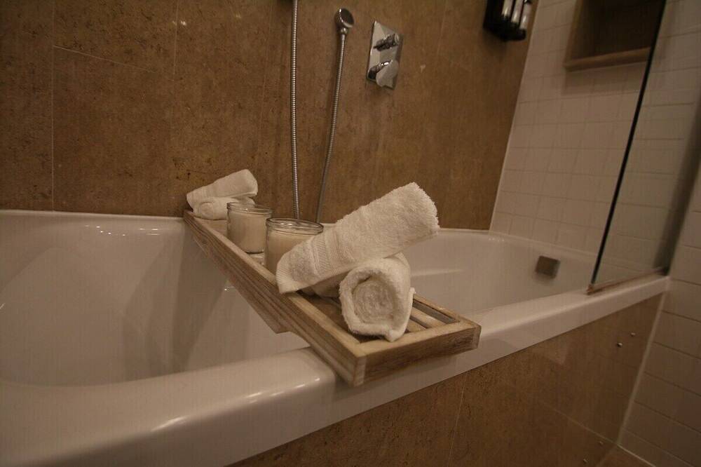 D'exception-Double-Salle de bain partagée-Ft62 in Tower Hamlets, Londres