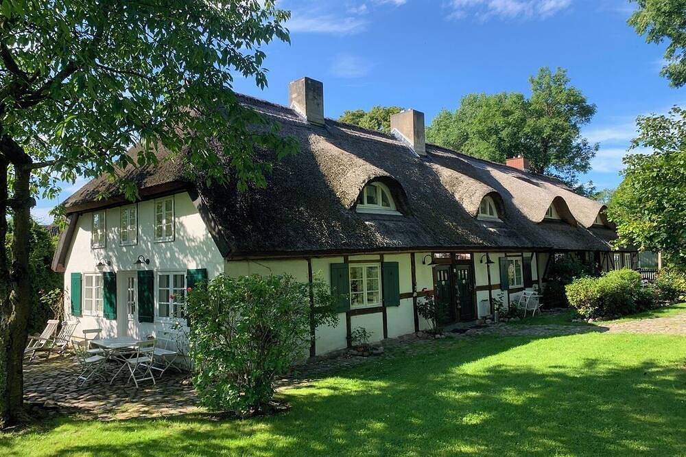 Ganze Wohnung, Windrose, ruhig - romantische Dg Wohnung unterm Reetdach für max. 4 Pers. in Schaprode, Rügen