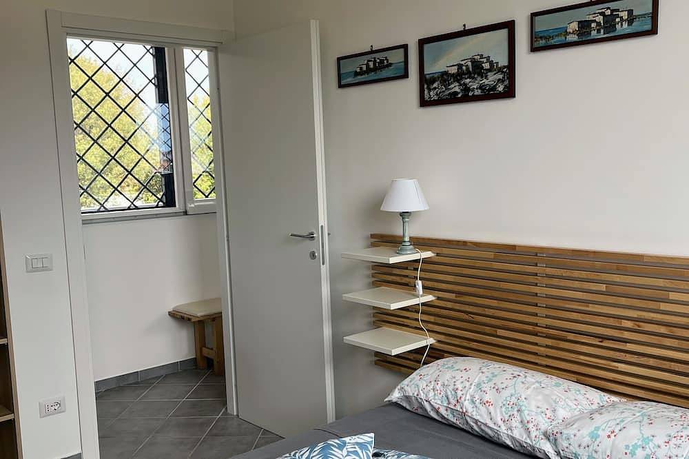 Entire apartment, Casa Zefiro, between sea and pine forest! in Fregene, Rome Province