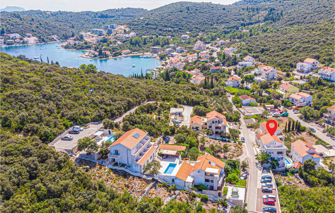 Gemütliche 2-Zimmer-Wohnung mit Pool und Terrasse, 1,5 km vom Strand Medvinjak entfernt in Zrnovska Banja, Korcula