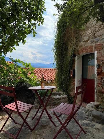 Gîte pour 5 personnes, avec vue, animaux acceptés à Eus