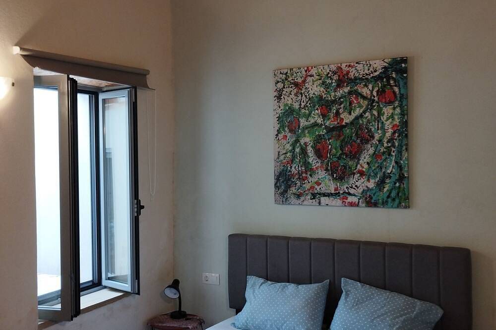 Charming 2-bedroom house 30m from beach,with Wifi, Ac in delightful Chania in Splantzia, Chania regione