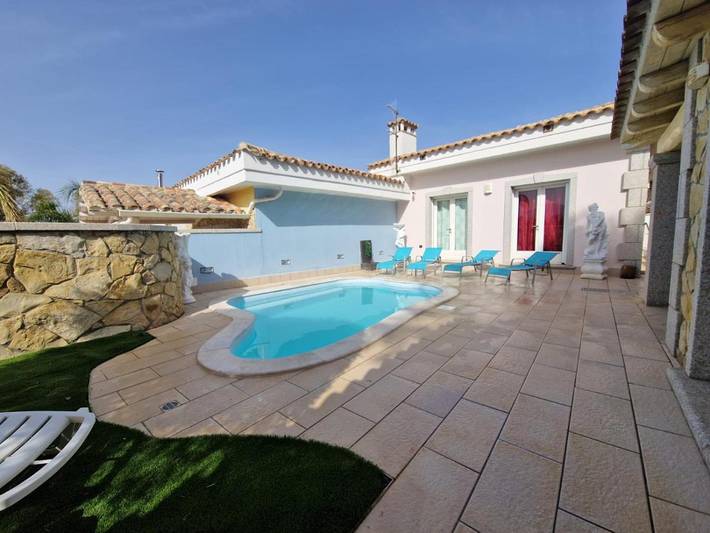 Ferienhaus für 9 Personen, mit Pool und Garten - 1