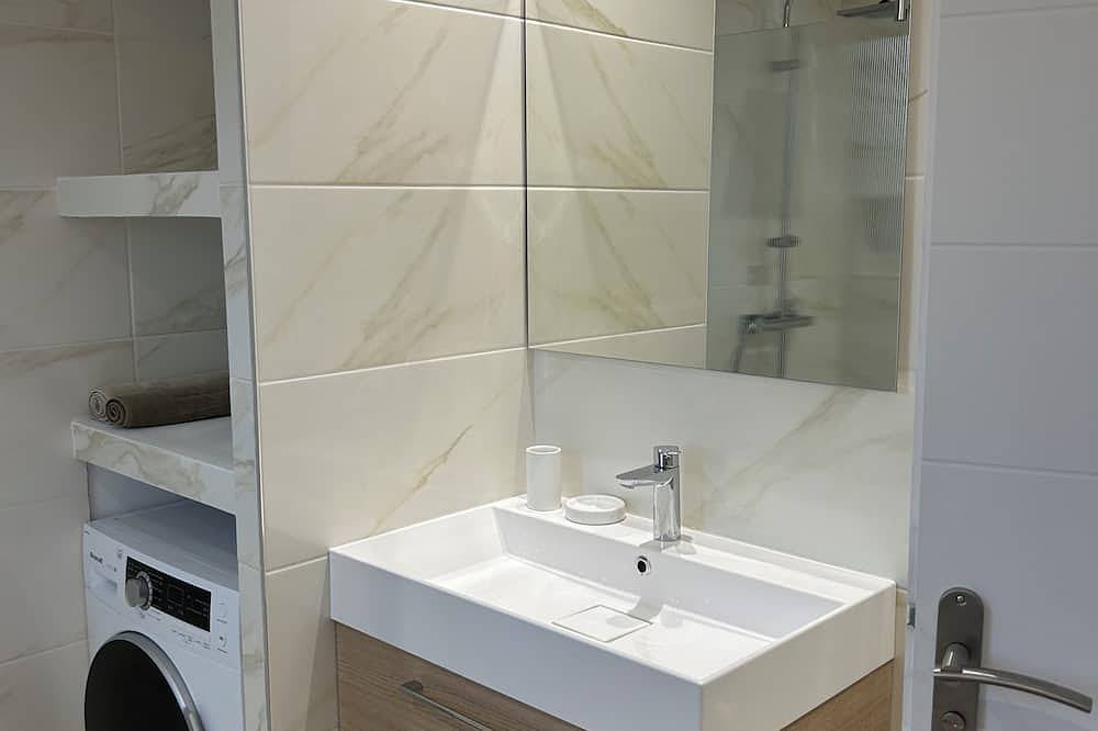 Maison individuelle dans résidence familiale à 700m à pied de la mer. in Ghisonaccia, Région de Corte