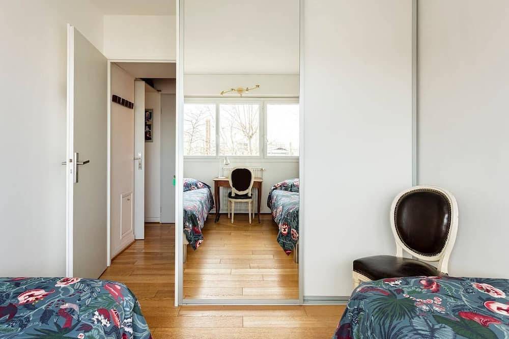 Entire apartment, Paris-Levallois apartment 4*: 2 bedrooms/6 people 68m2, parking, near metro/bus in Levallois-Perret, Hauts-de-Seine