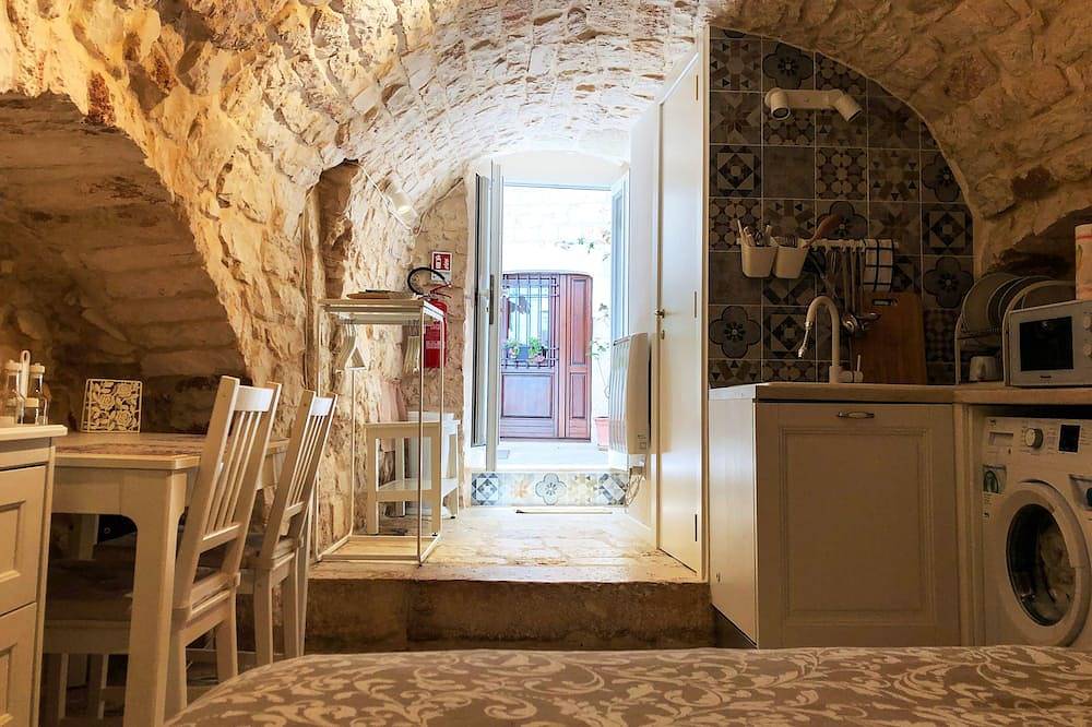 Apartamento entero, Original dwelling totally made of stone and finely renovated. Pearl. in Conversano, Region de Bari