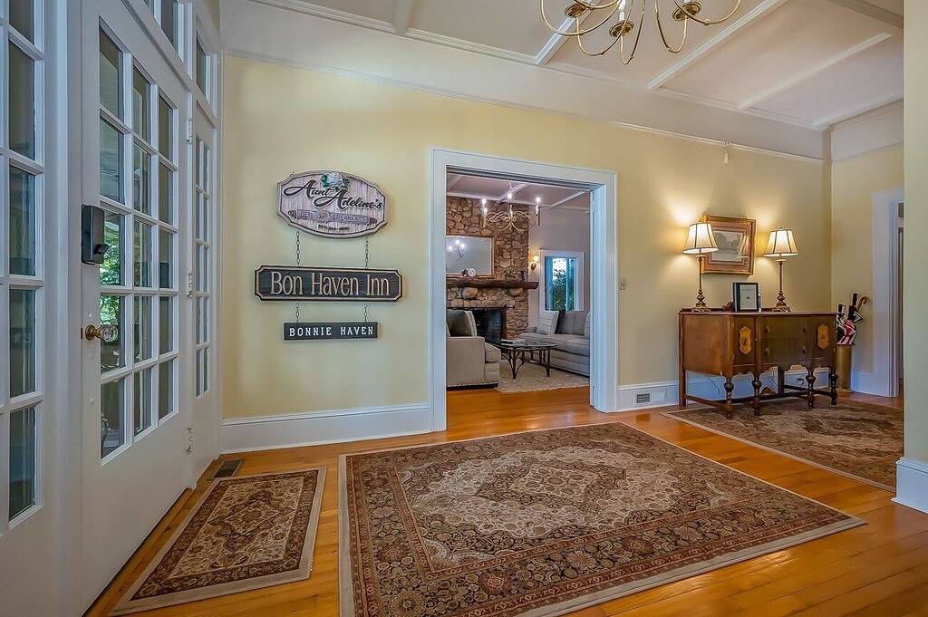 Bonnie Haven | Historic 10 Br Home in Downtown Hendersonville in Hendersonville, Henderson County (NC)