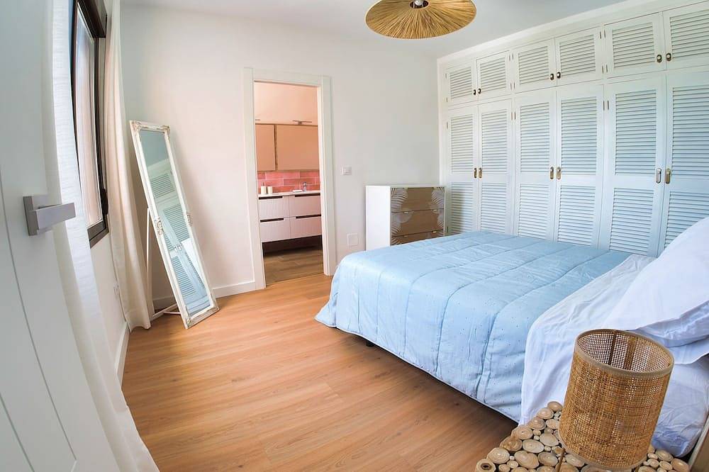 Chalet de lujo”Casa Terracota” con piscina, 3 cocinas, 6 habitaciones y 6 baños. in Cartagena, Costa Cálida