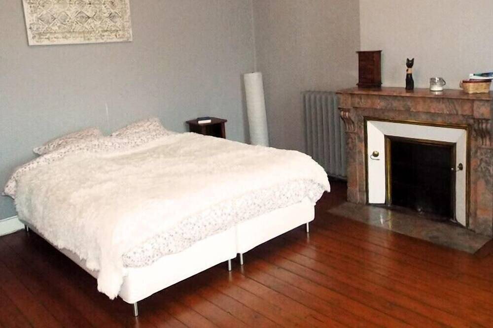 Superb House With Balcony In Talence in Bordeaux, Bordeaux region