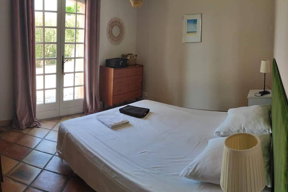 Charakterhaus mit beheiztem Pool und Tennis auf 2ha geschlossen in Lorgues, Draguignan Region