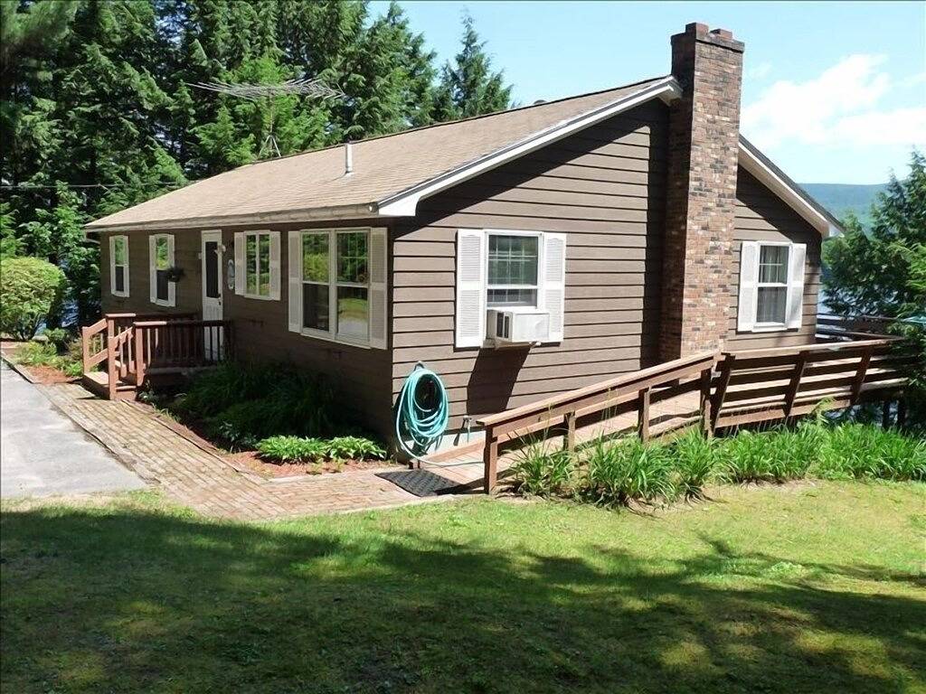 Waterfront Winnipesaukee Lake House mit Dock, Deck und Aussicht in Moultonborough, Lake Winnipesaukee