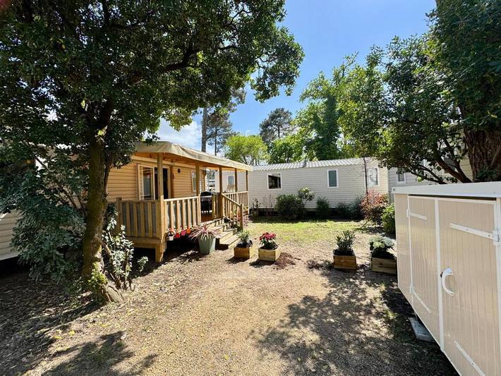 Camping pour 6 personnes, avec bassin pour enfant et jacuzzi ainsi que piscine et jardin, adapté aux familles dans Claouey