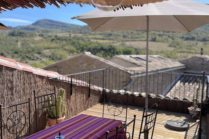 Gîte pour 10 personnes, avec terrasse, animaux acceptés