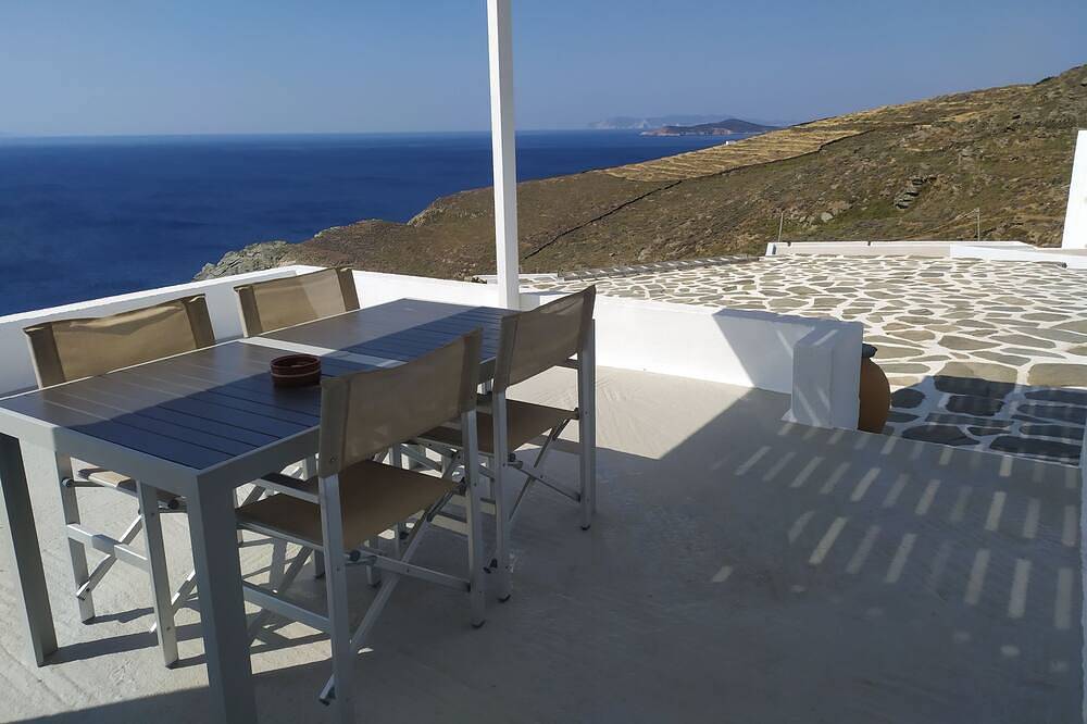 Quiet private house with Sea view    in Kastro, Kykladen