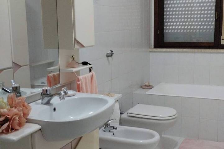 Appartement entier, Irisviola House, ideal for families with fully equipped and functional kitchen in La Lama, Taranto