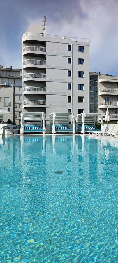 Appart’hôtel pour 4 personnes, avec sauna et piscine ainsi que terrasse et vue, animaux acceptés