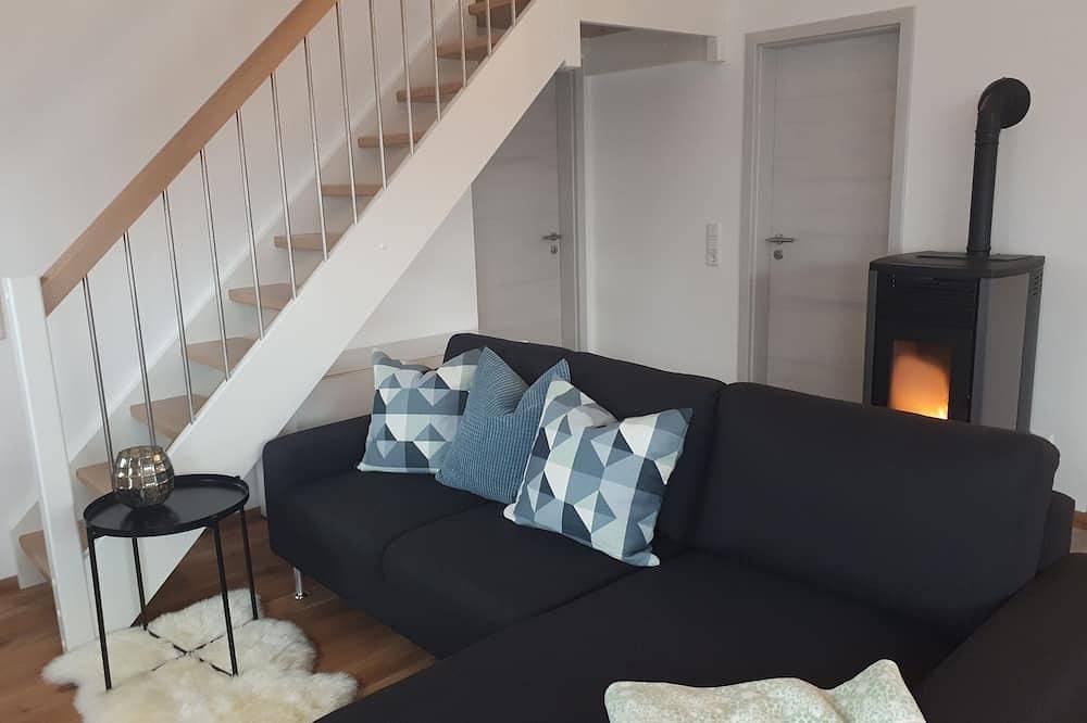 Ganze Wohnung, Offene lichtdurchflutete Wohnung mit Terrasse in Kinding, Altmühltal