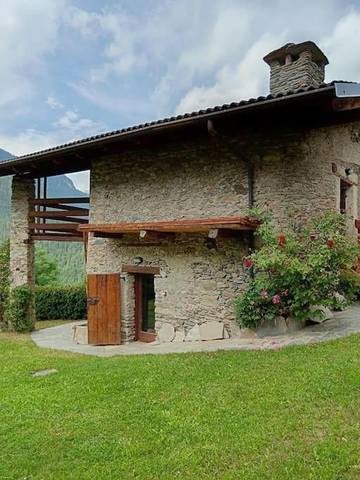 Gîte pour 4 personnes, avec jardin ainsi que terrasse et vue à Marmora