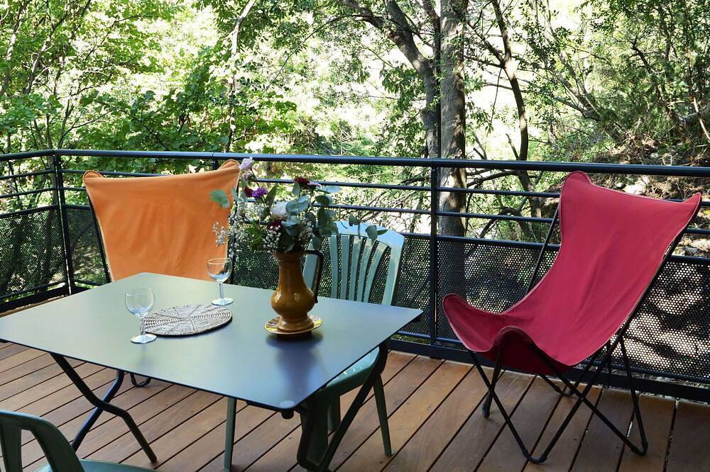 Beautiful private villa with Wifi, Tv, terrace, pets allowed, panoramic view and parking in Saint-Montan, Privas