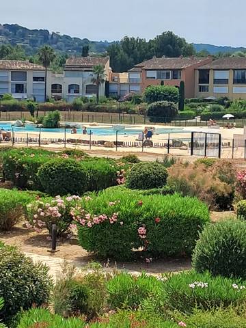 Ferienwohnung für 4 Personen, mit Terrasse und Pool in Gassin
