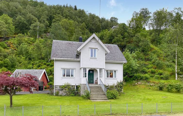 Ferienhaus für 8 Personen, mit Terrasse und Garten in Vanylven