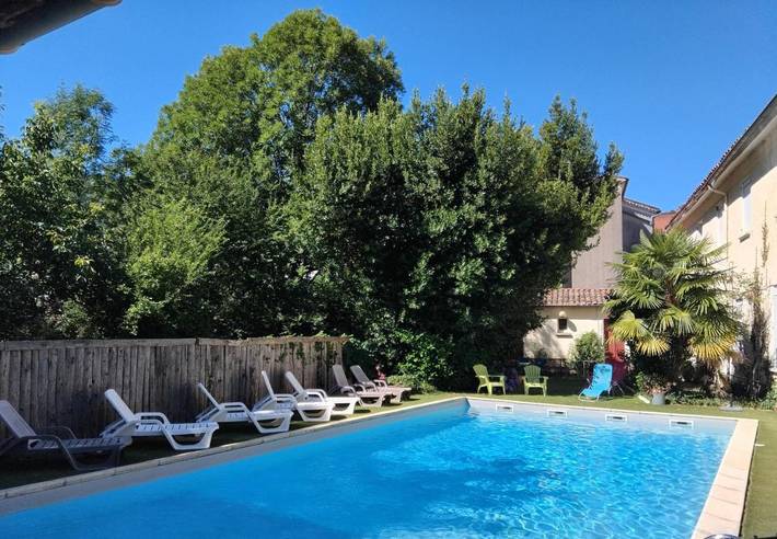 Hôtel pour 2 personnes, avec piscine ainsi que terrasse et jardin