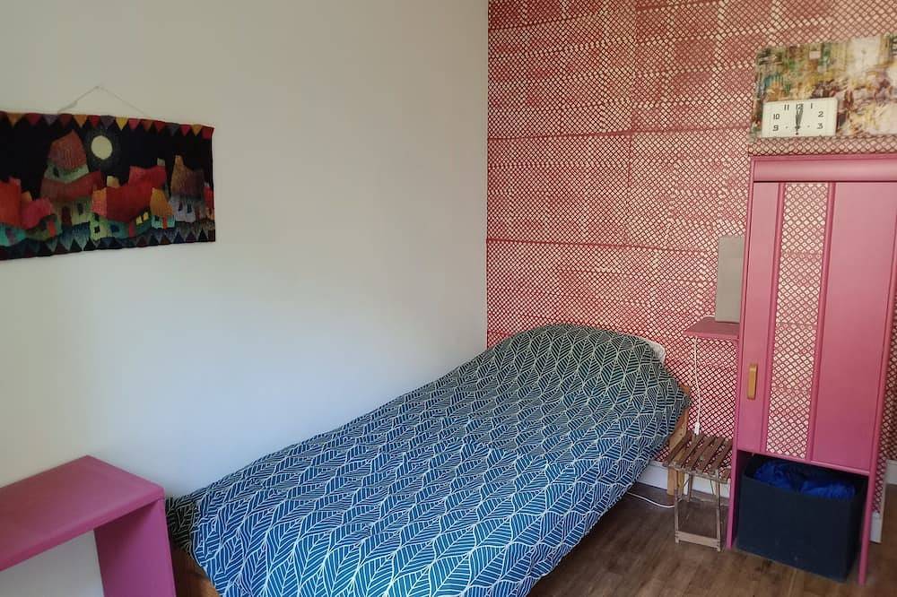 Maison spacieuse avec jardin verdoyant, 10 minutes à pied du centre ville. in Redon, Région de Redon