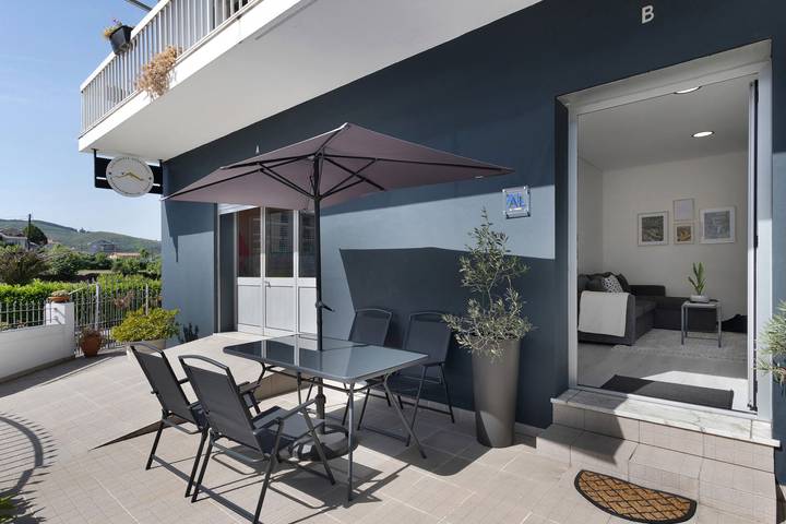 Apartamento entero, Apartamento 'Alojamiento Mondinense' con Terraza Privada, Wi-Fi y Aire Acondicionado in Mondim de Basto, Distrito de Vila Real