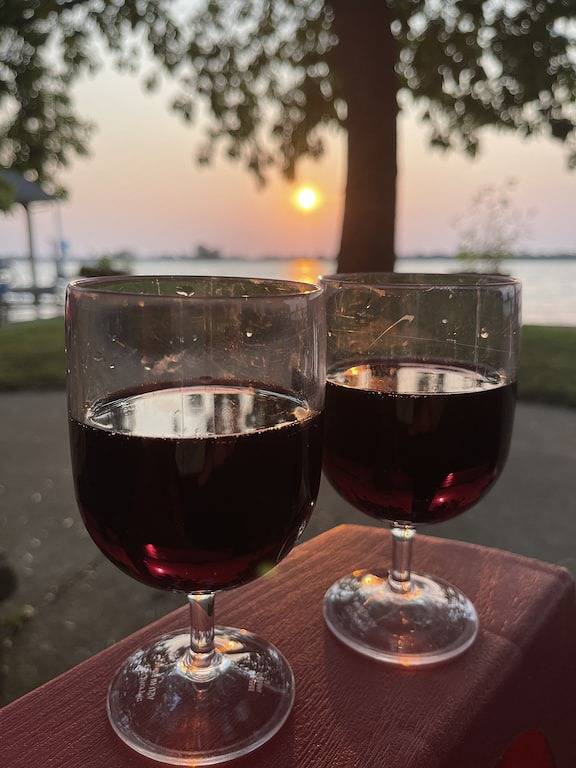 Sunset Loft Waterfront retreat, best sunsets on Indian Lake ~ Free Kayak use in Indian Lake