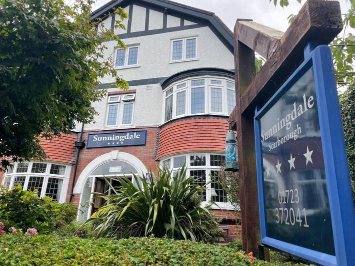 B&b for 2 people, with terrace and view as well as garden in Scarborough