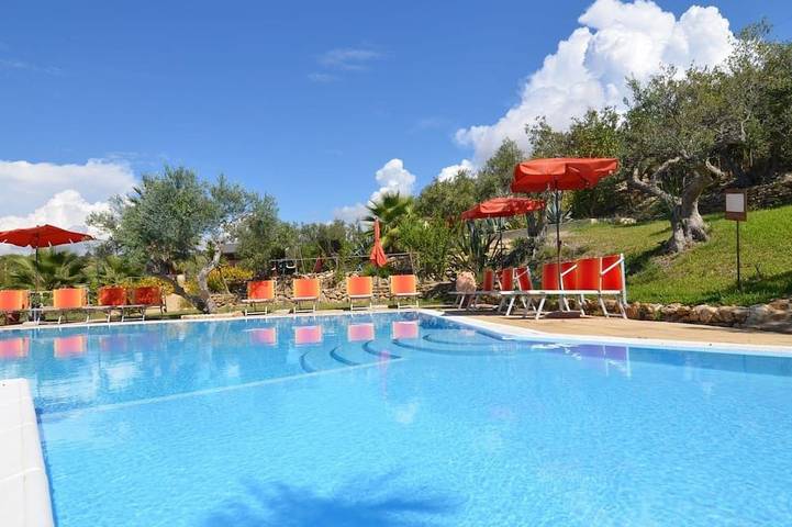 Ferienwohnung für 5 Personen, mit Pool und Garten - 1