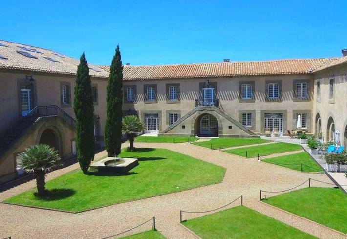 Appartement de vacances pour 5 personnes, avec jardin ainsi que terrasse et piscine