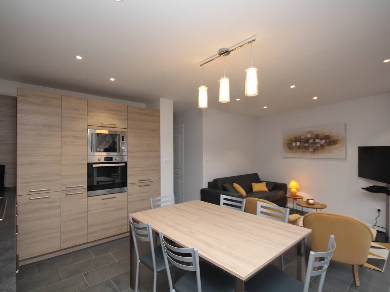 Entire apartment, Mont-Dore: Splendid 2-Bedroom Apartment with Terrace, Garage, and Park Views in Mont-Dore, Volcans d'Auvergne Regional Nature Park