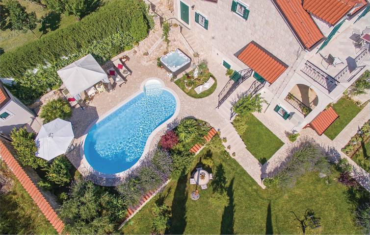 Gemütliche 1-Zimmer-Wohnung mit Pool in der Nähe des Flusses Cetina in Dalmatinisches Zagora