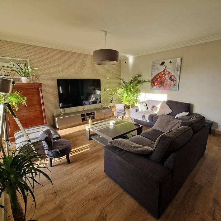 Location de vacances pour 10 personnes, avec jacuzzi ainsi que piscine et terrasse à Sorigny - 2