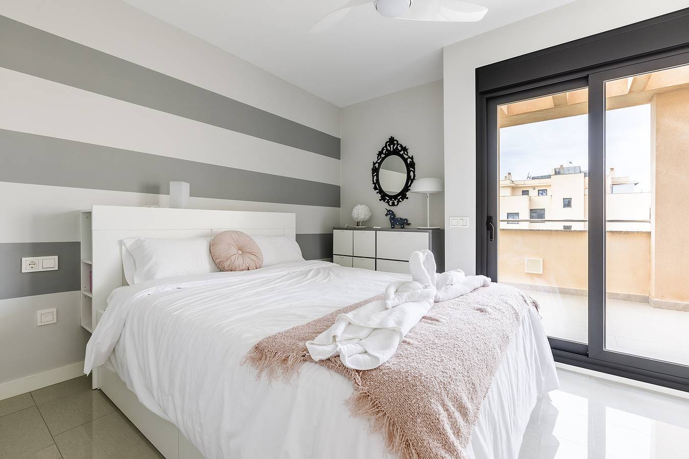 Apartamento entero, A&N Luxury Penthouse with Panoramic Terrace & Pool in Torre del Mar, Costa del Sol