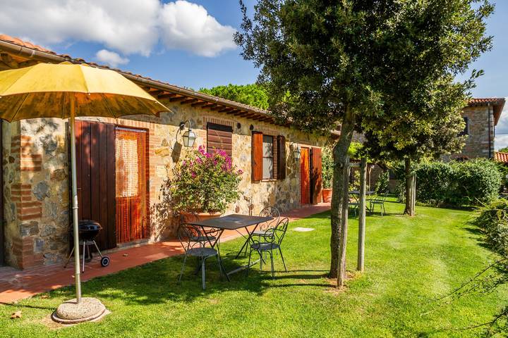 Appartamento intero, Appartamento 'Coccinella' con piscina condivisa, Wi-Fi e aria condizionata in Magliano in Toscana, Provincia di Grosseto