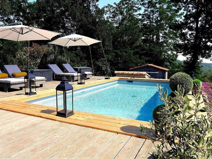 Location de vacances pour 2 personnes, avec terrasse ainsi que jardin et piscine à Payzac (Ardèche)