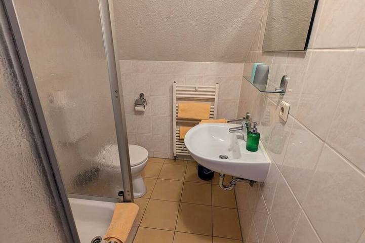 Doppelzimmer (5), Dusche, Wc, 2 Aufb. mgl. - Berggasthaus Schöne Aussicht in Klingenthal, Chemnitz und Umgebung