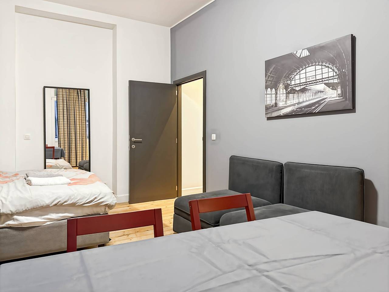 Entire studio, New Self Check In Studio 2 Floor Near Chatelain in Saint-Gilles (Belgium), Brussels region