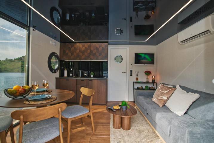 Bateau pour 2 personnes, avec jacuzzi ainsi que terrasse et sauna dans Saint-Étienne - 4