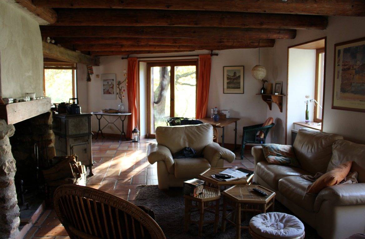 Maison en pierre isolée en pleine nature in Lavaudieu, Parc Naturel Régional Livradois-Forez