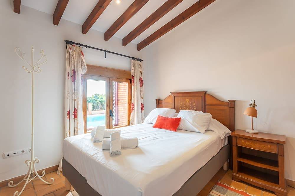 Villa with sea and mountain views in Polop, Costa Blanca